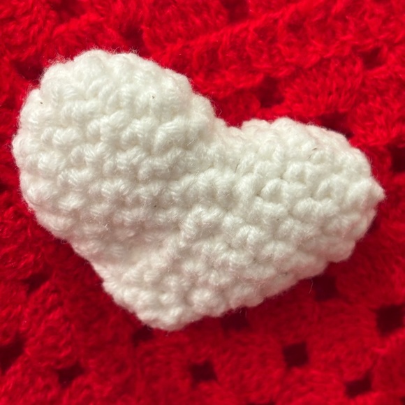 NWT House of Harlow 1960 fringed crochet poncho shrug with 3D White Hearts - Picture 5 of 8